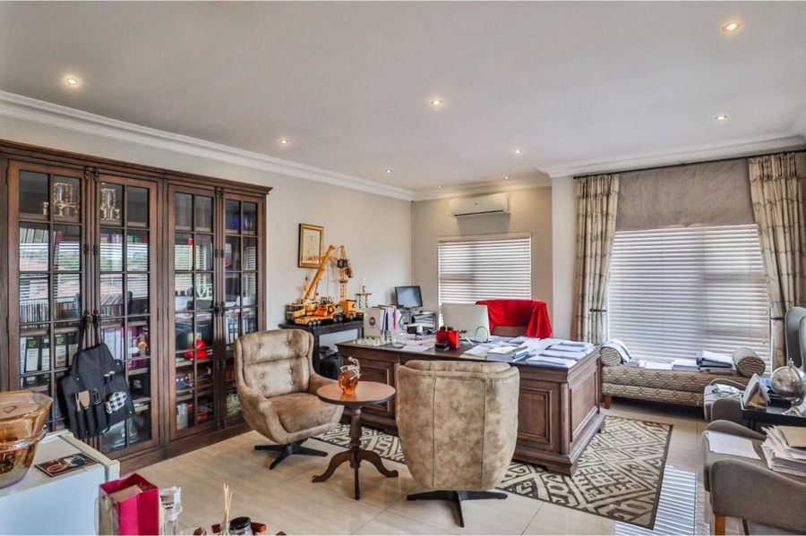 6 Bedroom Property for Sale in Birdwood Estate North West